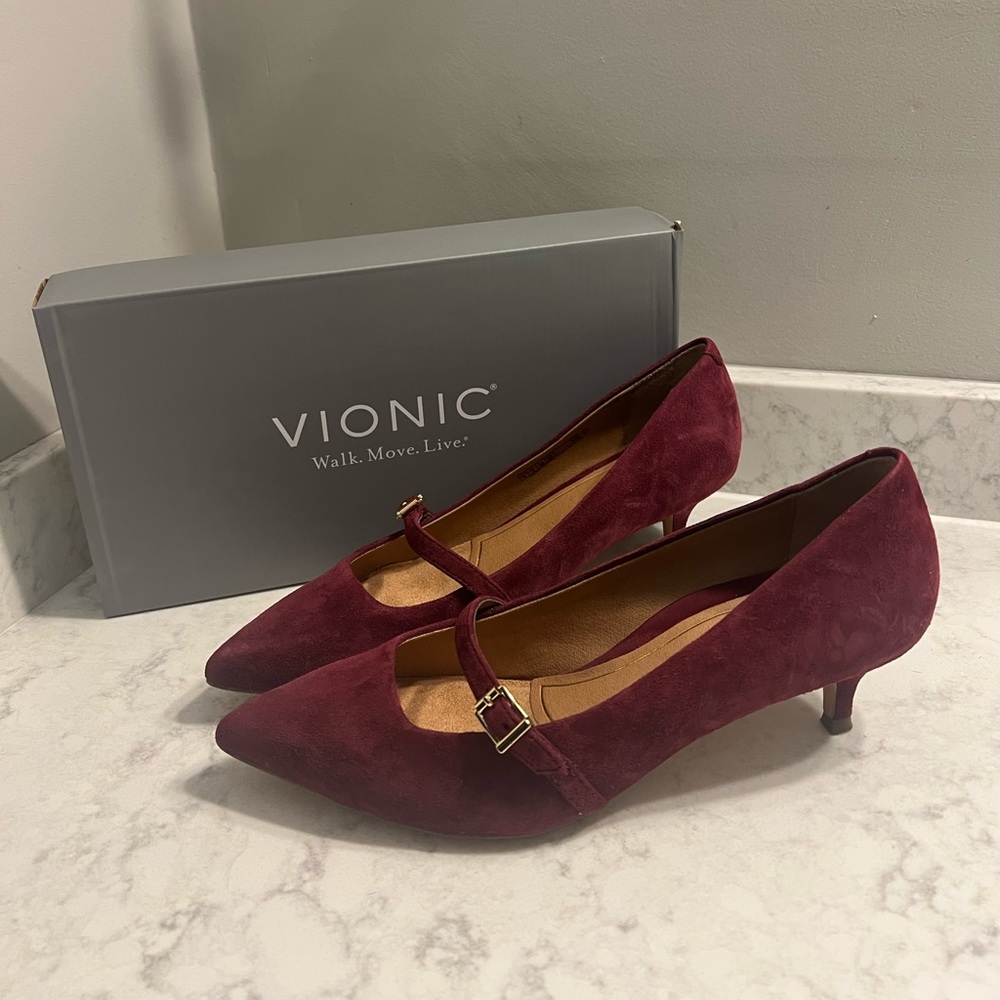 NWT VIONIC Kit Minnie Heels Wine